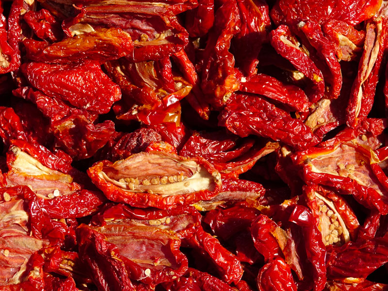 I Pomodori Secchi: Gusto e Versatilità in un Piccolo Frutto
