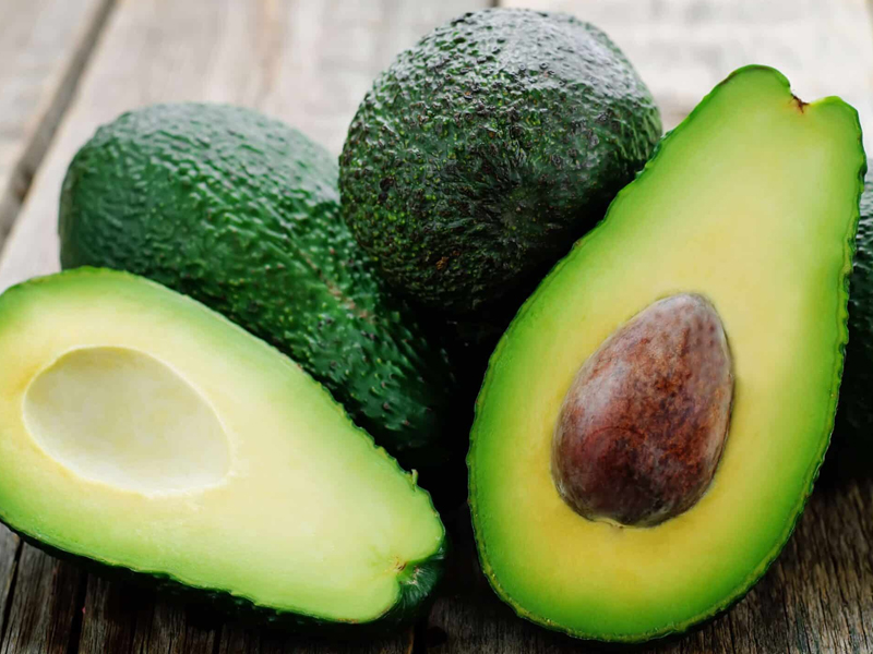 L'Avocado: Un Superfood Globale con un Tocco Mediterraneo